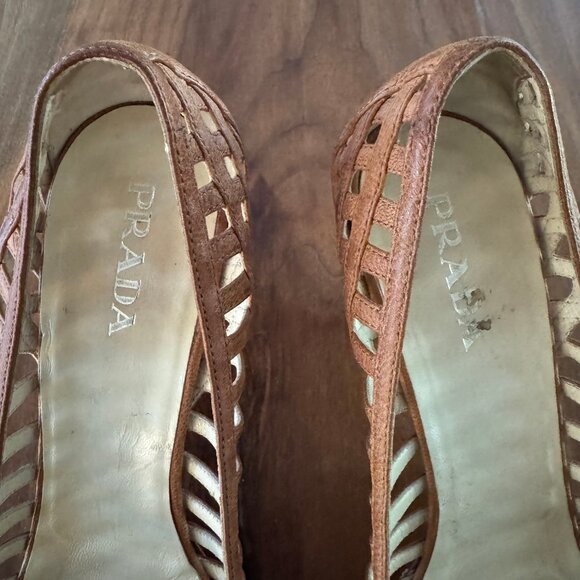 Tan Prada pumps sz 37.5 - Picture 2 of 8